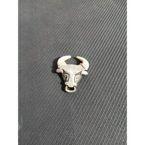 vintage Avon men's pewter bull necklace Taurus zodiac design